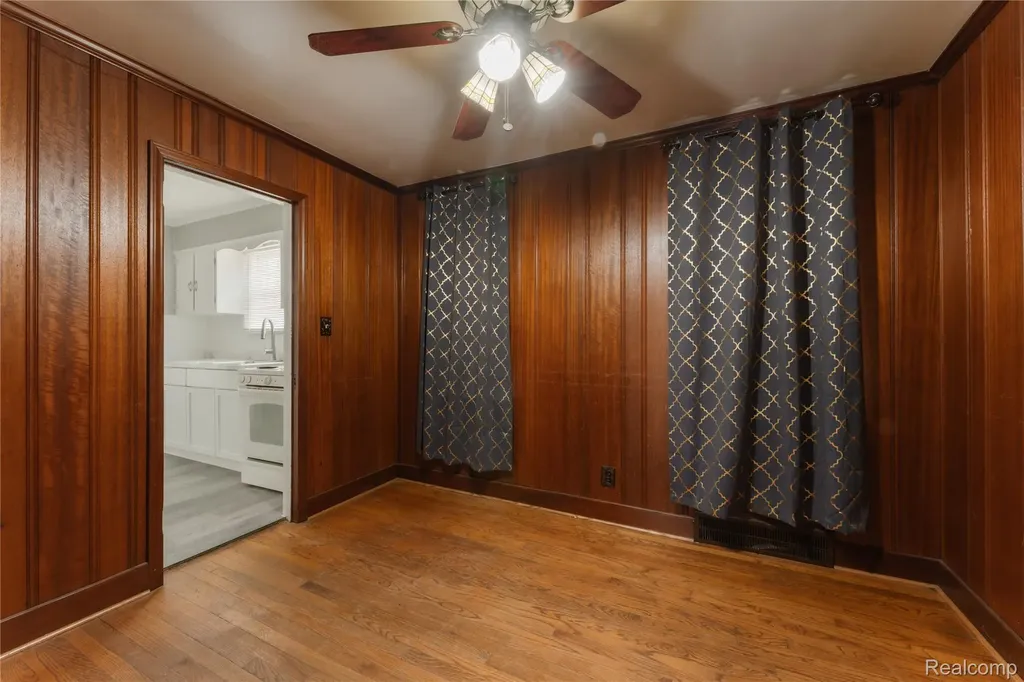 20644 Elkhart Street Harper Woods City MI 48225