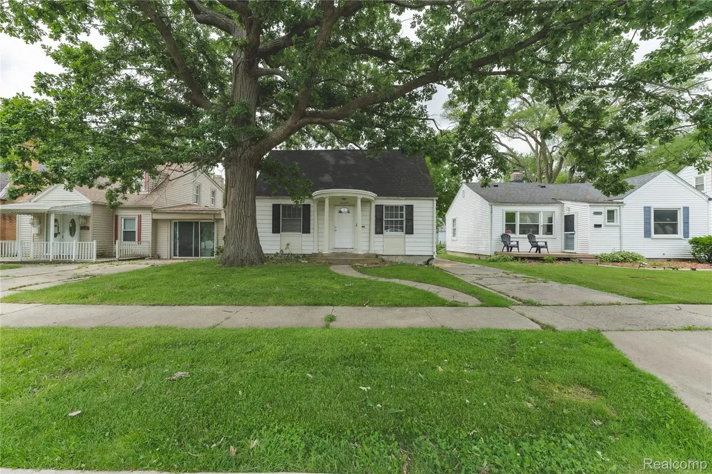 20644 Elkhart Street Harper Woods City MI 48225