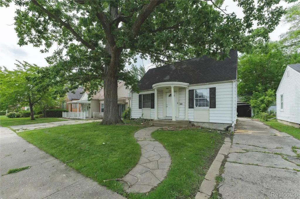 20644 Elkhart Street Harper Woods City MI 48225