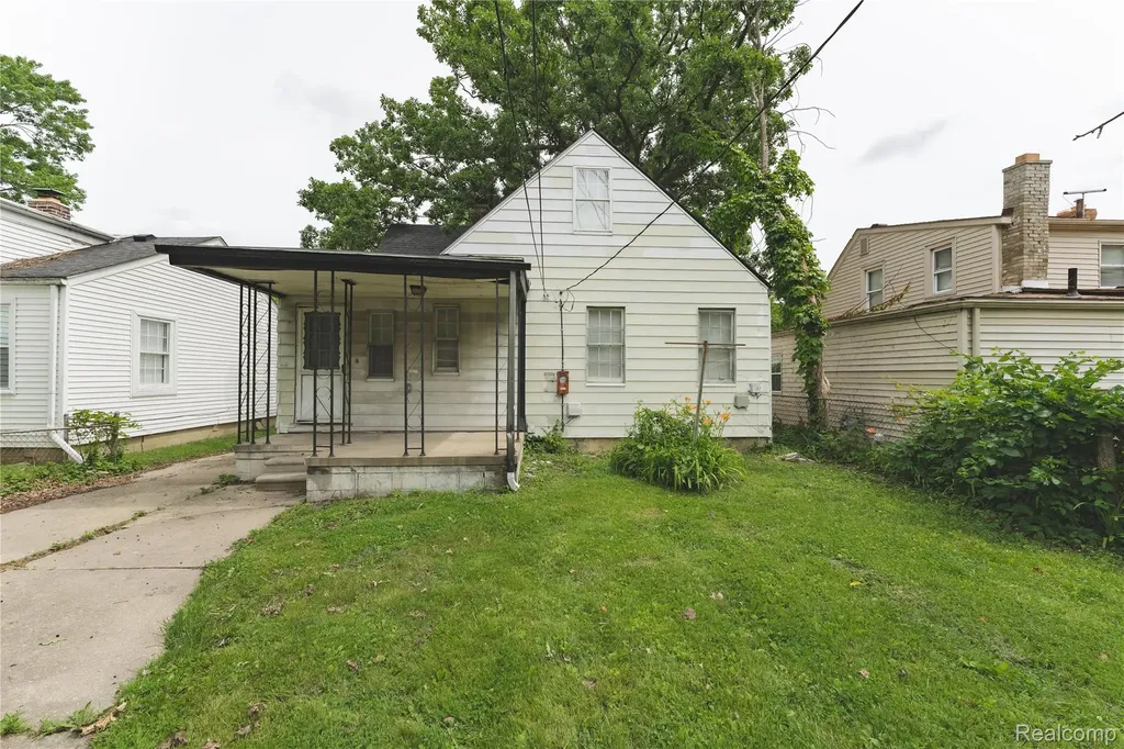 20644 Elkhart Street Harper Woods City MI 48225