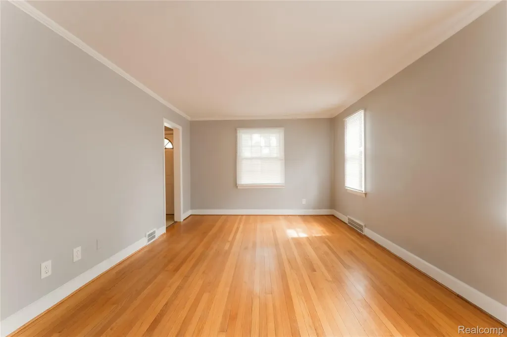 20644 Elkhart Street Harper Woods City MI 48225