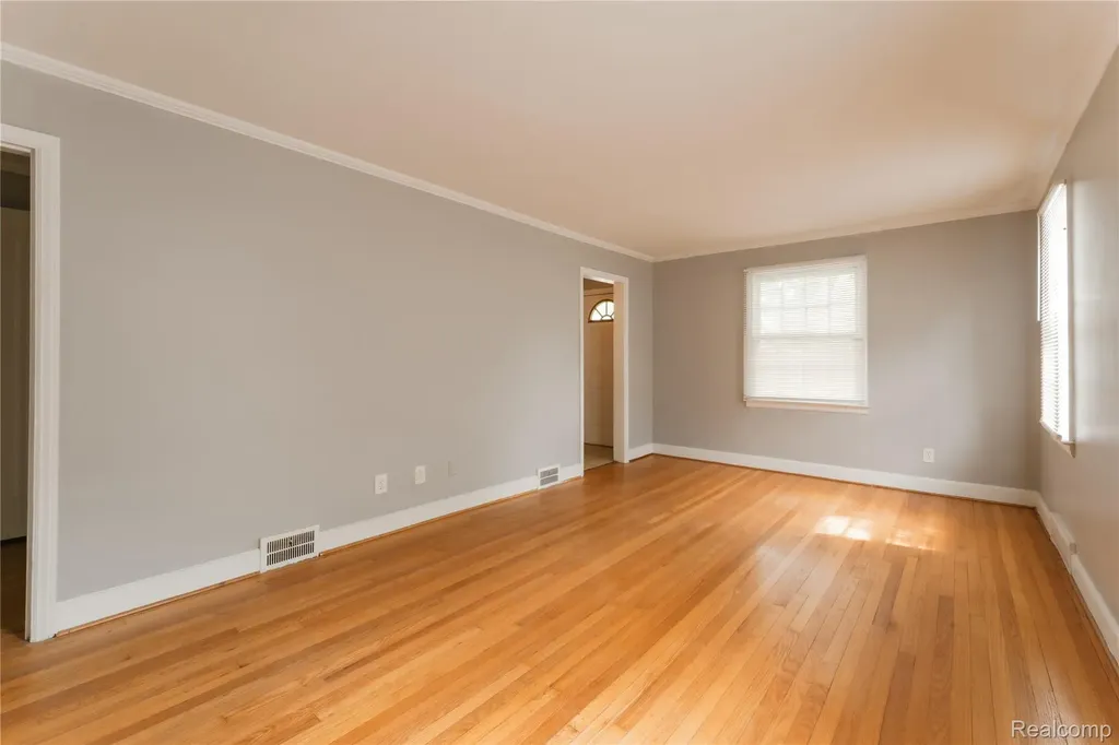 20644 Elkhart Street Harper Woods City MI 48225