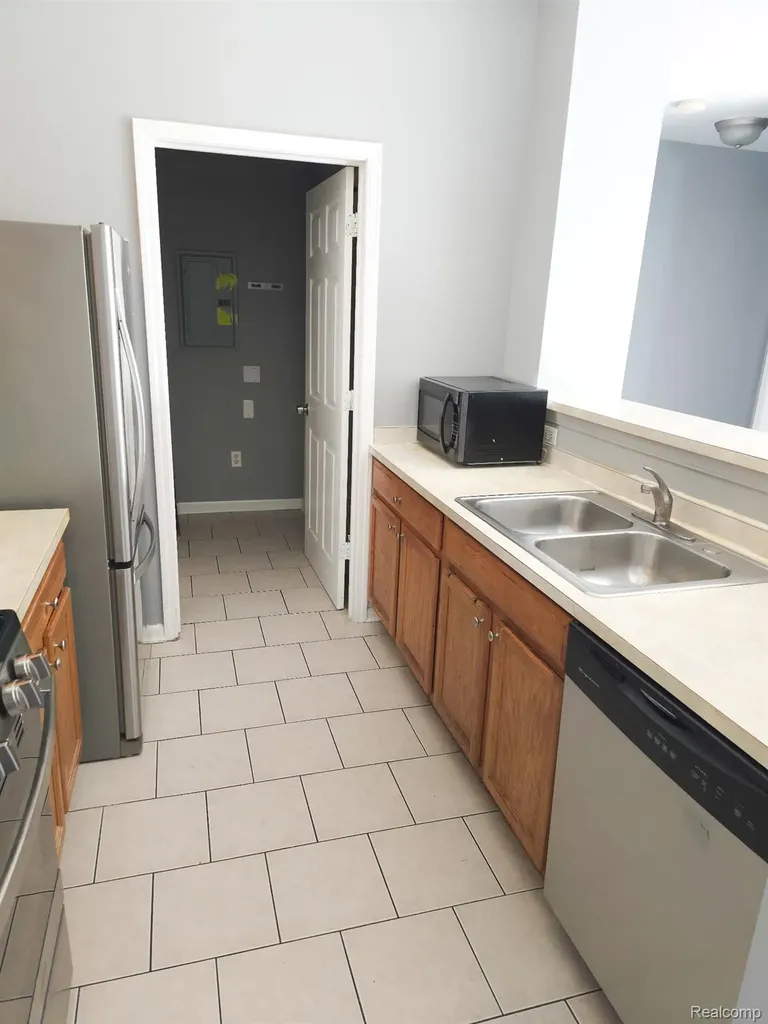 17177 Higdon Drive Brownstown Charter Township MI 48193