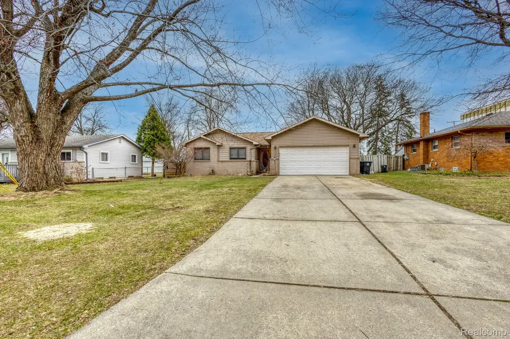 19249 Parkville Street Livonia City MI 48152