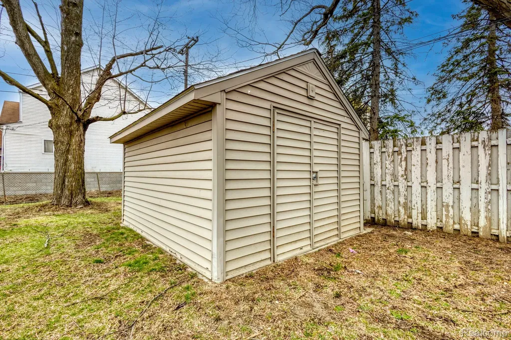19249 Parkville Street Livonia City MI 48152