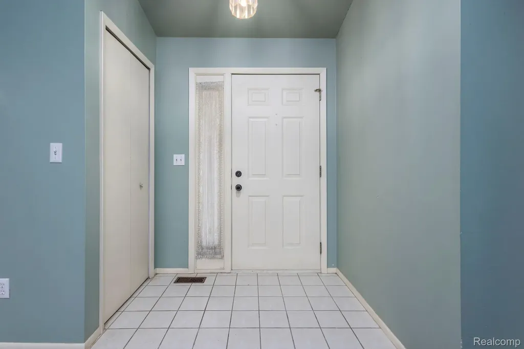 19249 Parkville Street Livonia City MI 48152