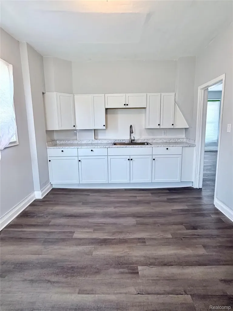 37 Le Blanc River Rouge City MI 48218