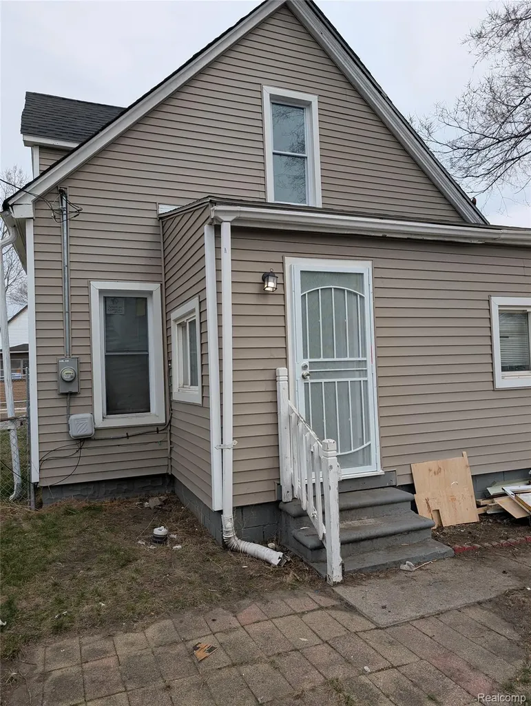 37 Le Blanc River Rouge City MI 48218