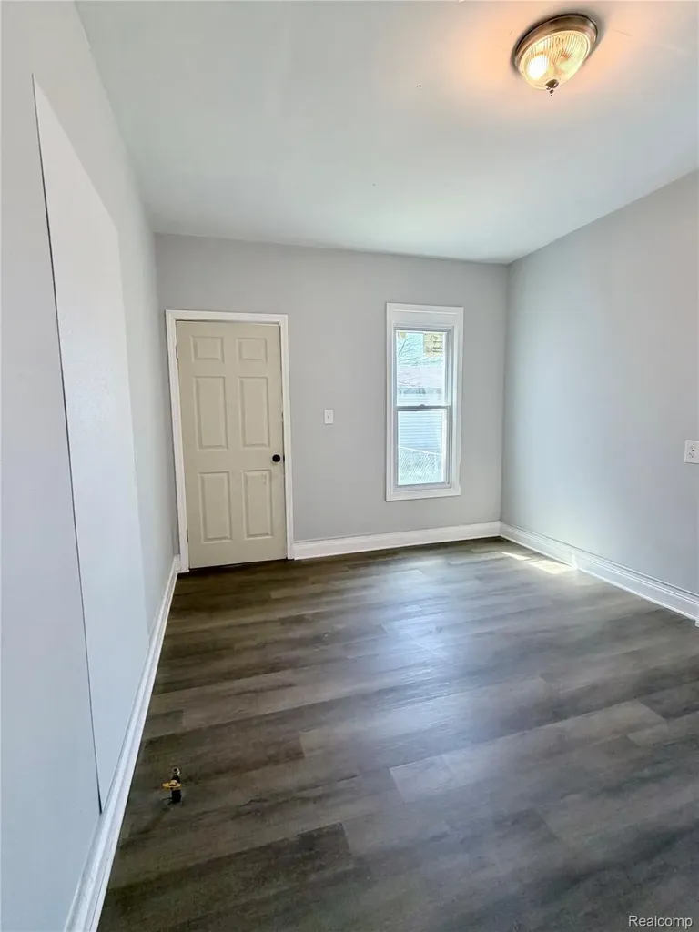 37 Le Blanc River Rouge City MI 48218