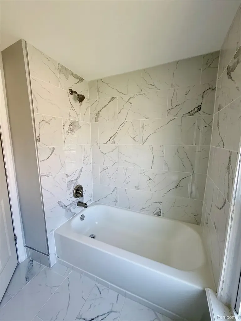 37 Le Blanc River Rouge City MI 48218