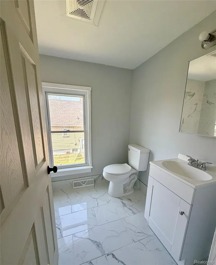 37 Le Blanc River Rouge City MI 48218