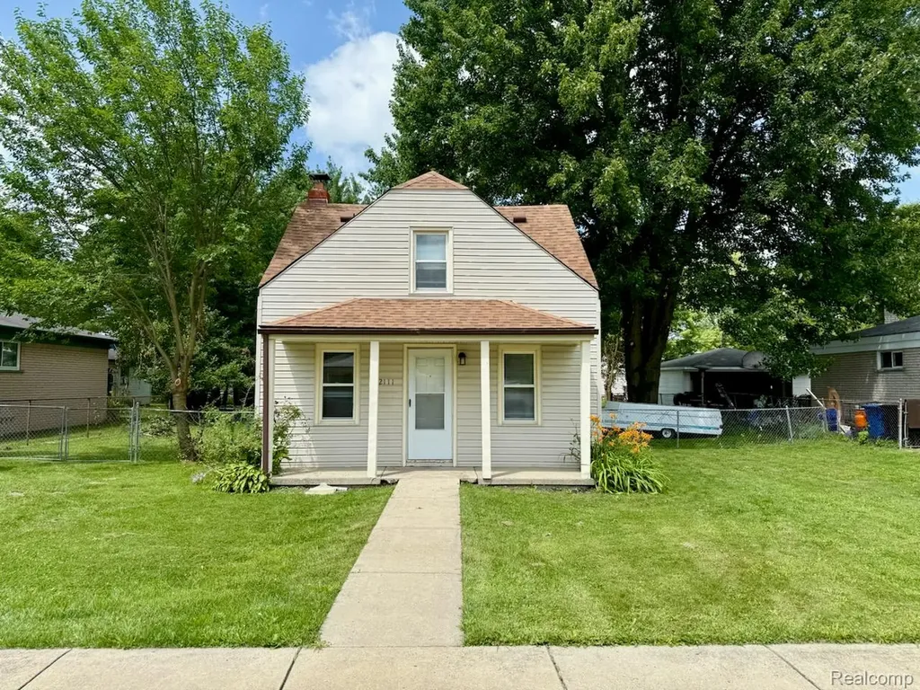 12111 Leverne Redford Charter Township MI 48239