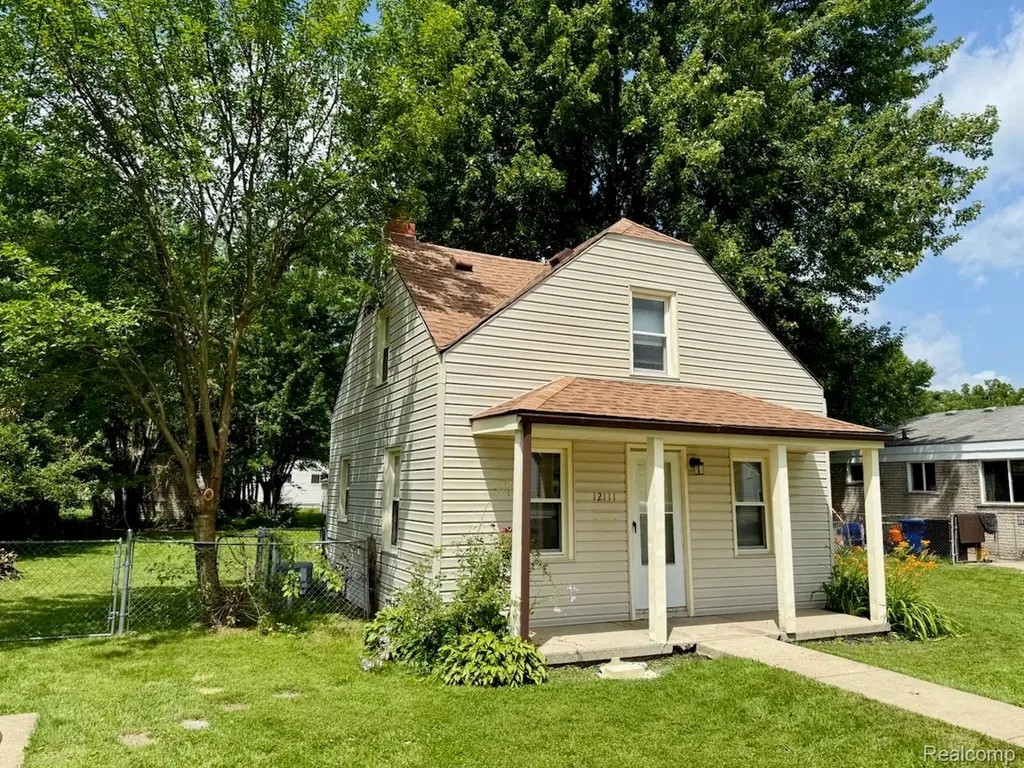 12111 Leverne Redford Charter Township MI 48239
