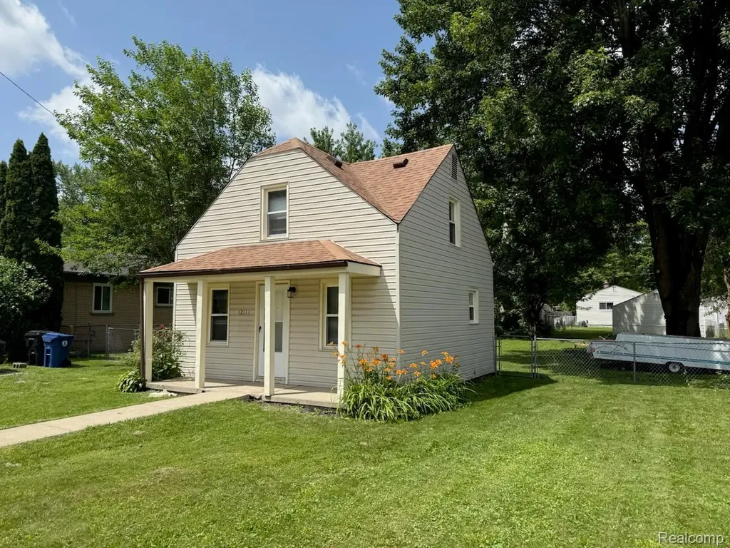 12111 Leverne Redford Charter Township MI 48239
