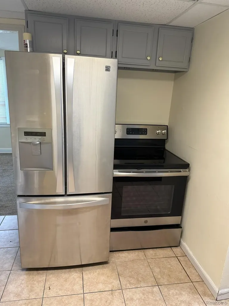 12111 Leverne Redford Charter Township MI 48239