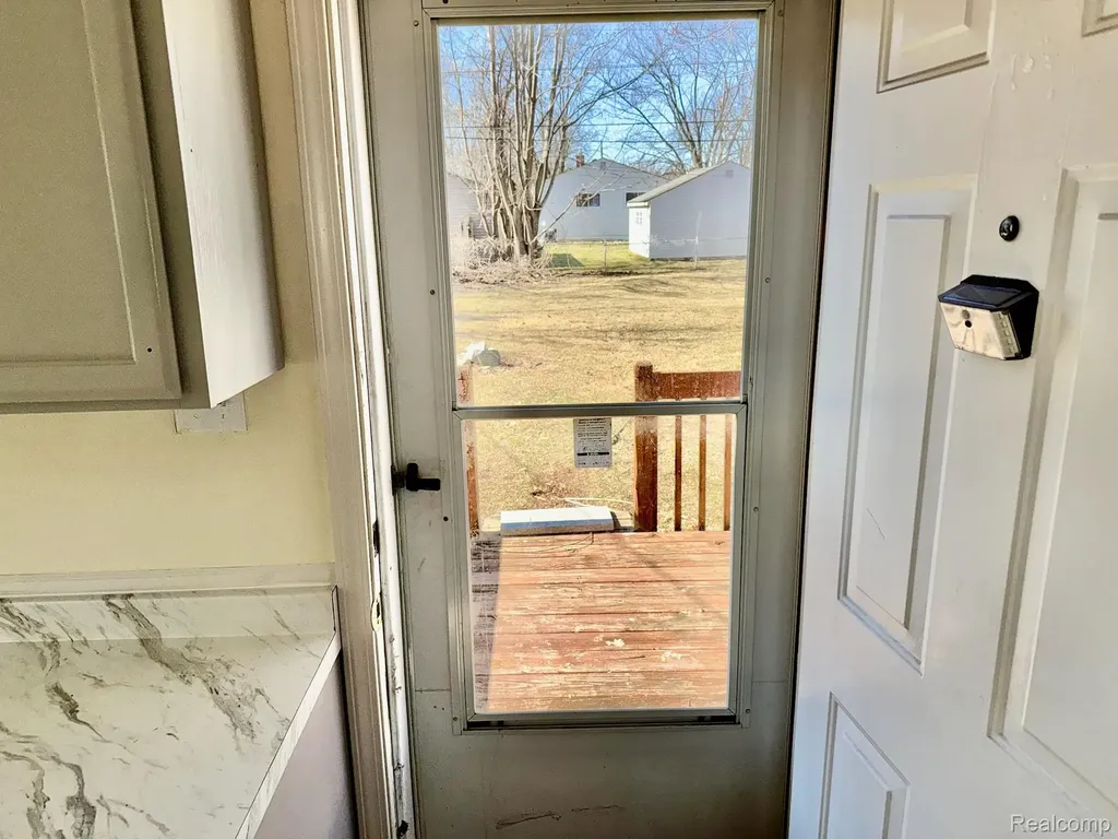 12111 Leverne Redford Charter Township MI 48239