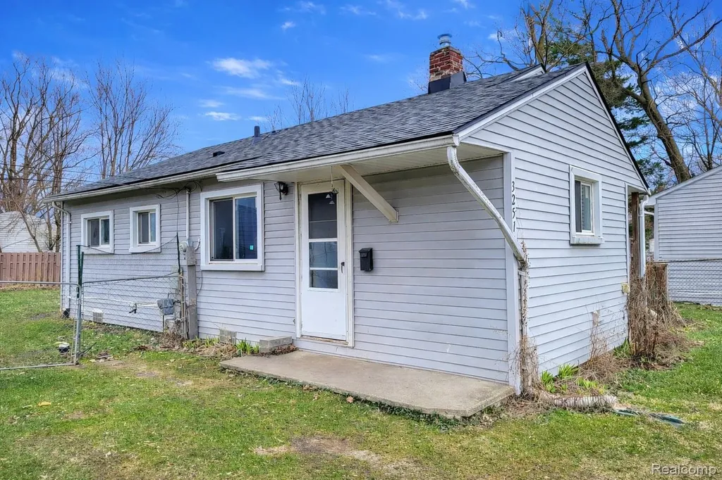 32516 Newaygo Street Westland City MI 48186