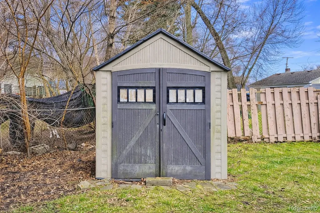 32516 Newaygo Street Westland City MI 48186