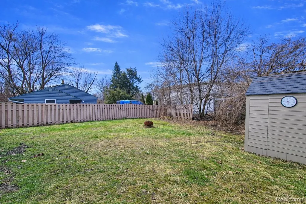 32516 Newaygo Street Westland City MI 48186