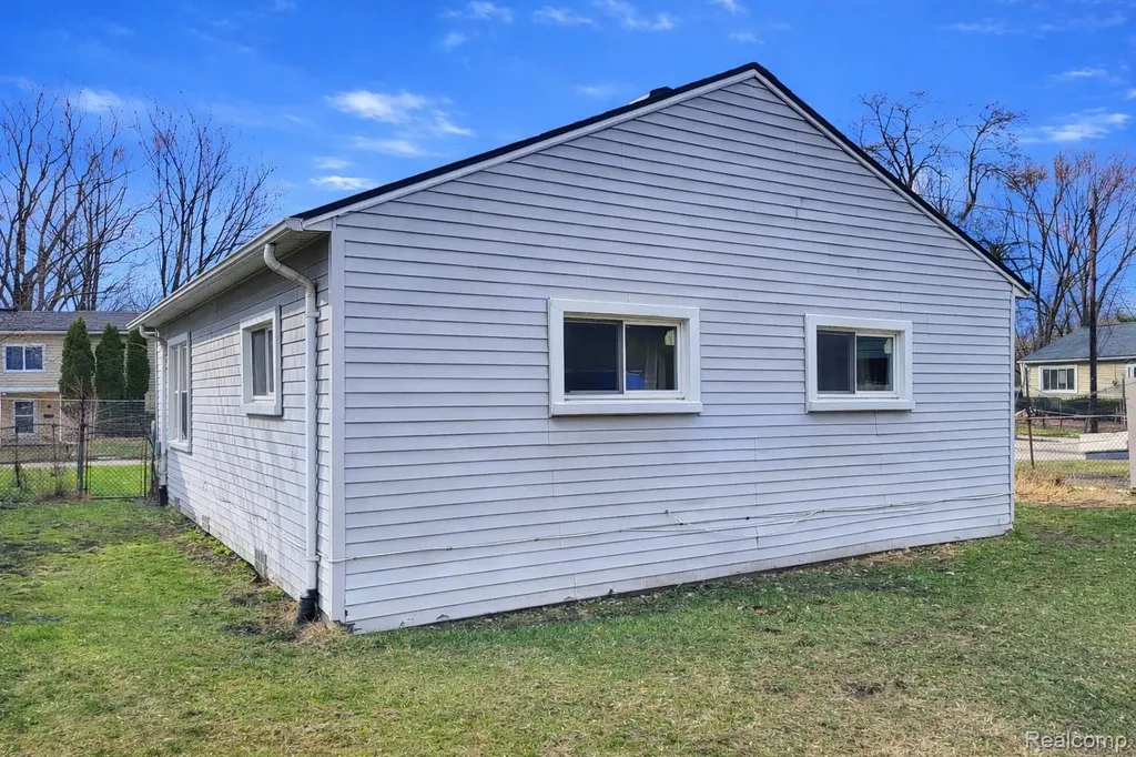 32516 Newaygo Street Westland City MI 48186