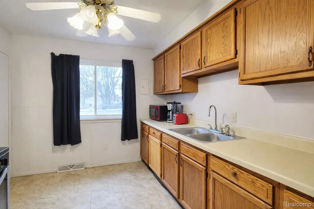 32516 Newaygo Street Westland City MI 48186