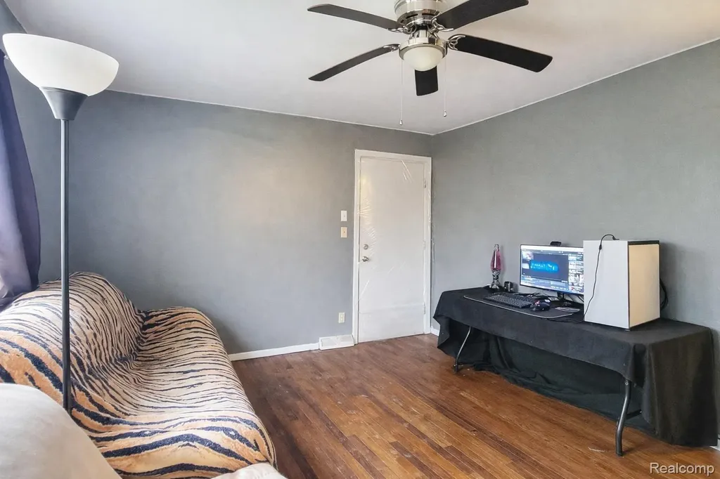 32516 Newaygo Street Westland City MI 48186