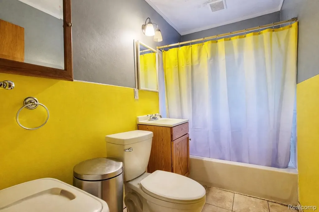 32516 Newaygo Street Westland City MI 48186