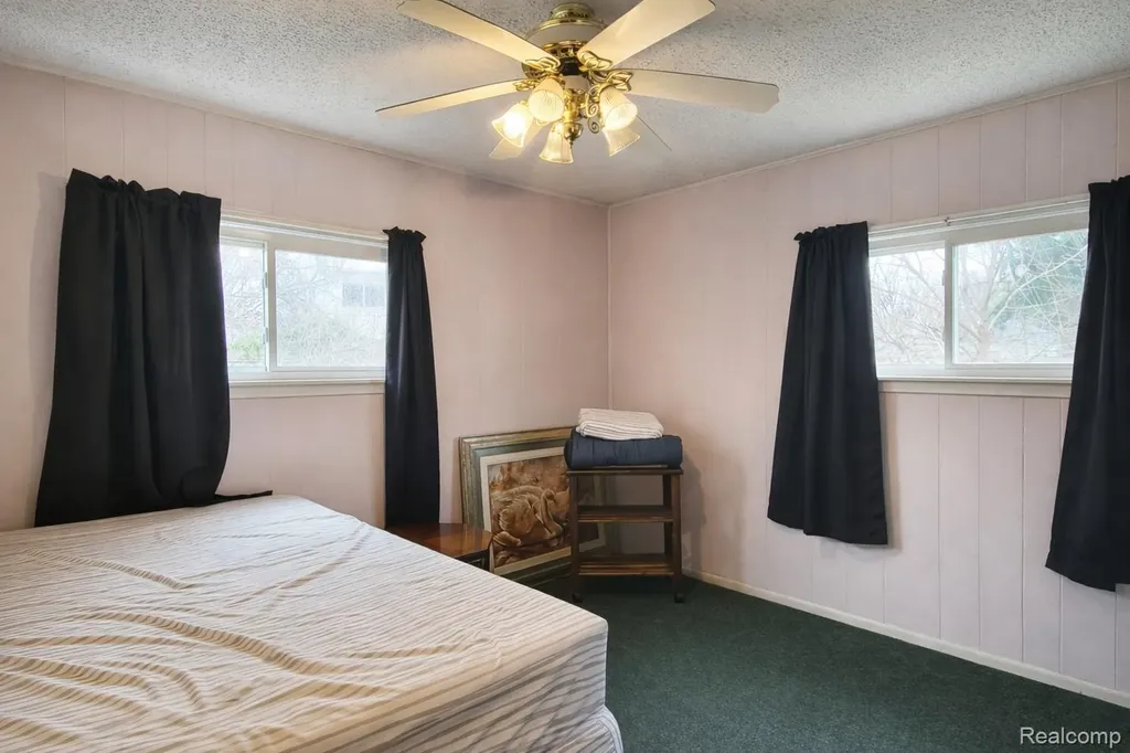 32516 Newaygo Street Westland City MI 48186