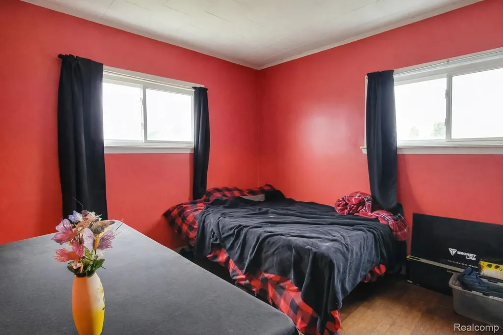 32516 Newaygo Street Westland City MI 48186