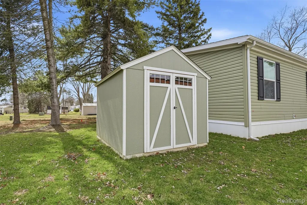 2125 Candy Lane Brighton City MI 48114