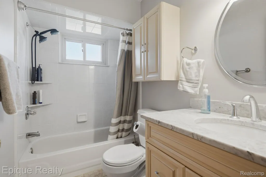 12068 Amber Court Sterling Heights City MI 48312