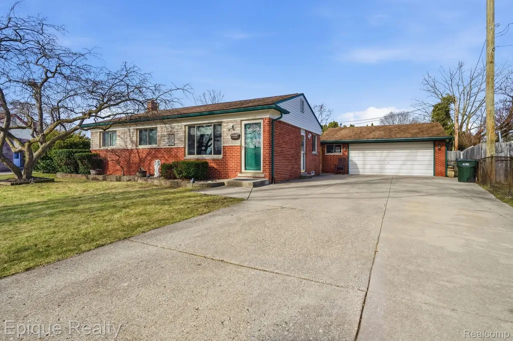 12068 Amber Court Sterling Heights City MI 48312