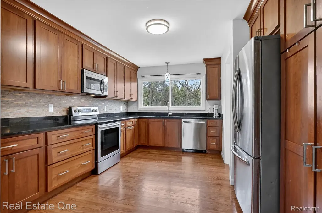 28491 Bayberry Road Farmington Hills City MI 48331