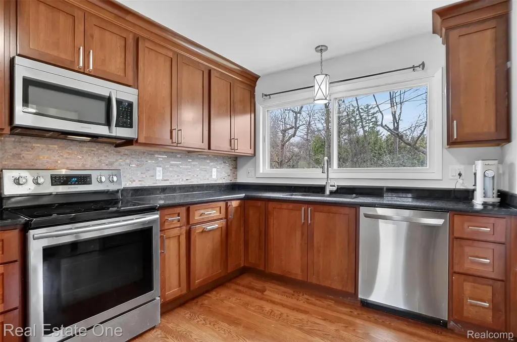 28491 Bayberry Road Farmington Hills City MI 48331