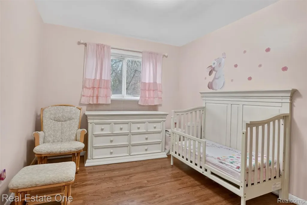 28491 Bayberry Road Farmington Hills City MI 48331