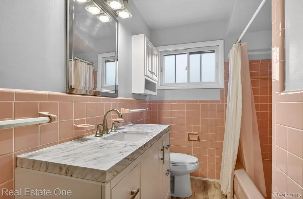 28491 Bayberry Road Farmington Hills City MI 48331