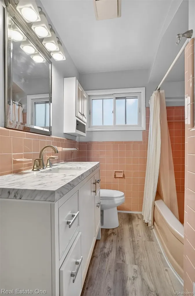 28491 Bayberry Road Farmington Hills City MI 48331