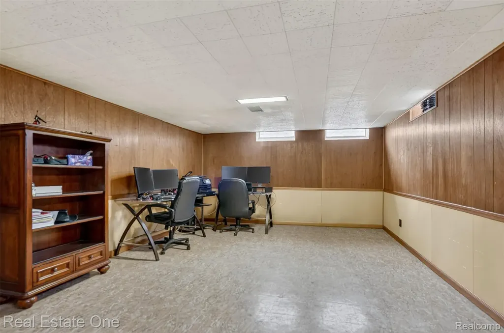 28491 Bayberry Road Farmington Hills City MI 48331