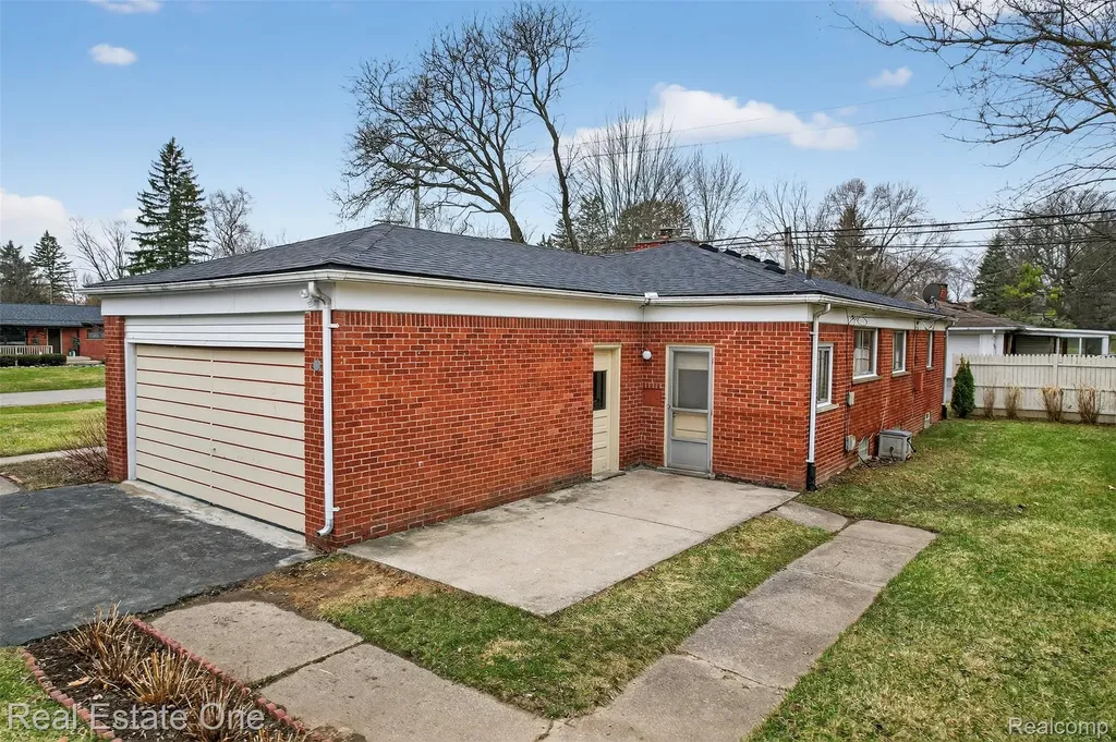 28491 Bayberry Road Farmington Hills City MI 48331
