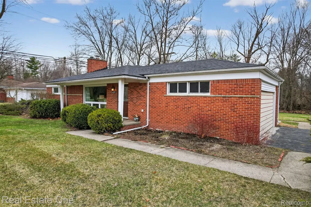 28491 Bayberry Road Farmington Hills City MI 48331