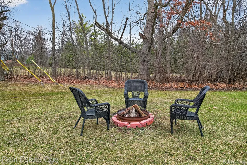 28491 Bayberry Road Farmington Hills City MI 48331