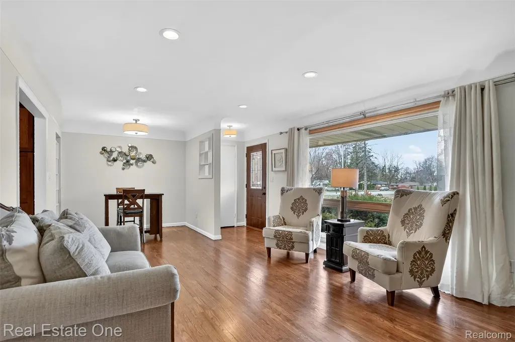 28491 Bayberry Road Farmington Hills City MI 48331