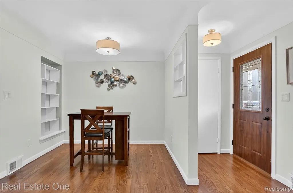 28491 Bayberry Road Farmington Hills City MI 48331