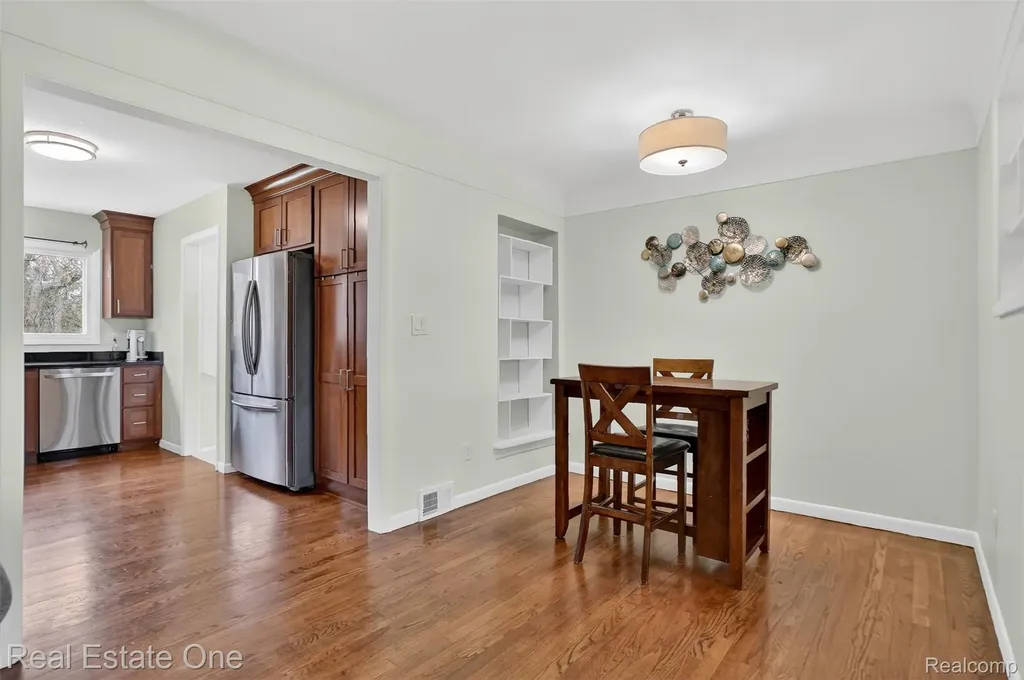 28491 Bayberry Road Farmington Hills City MI 48331