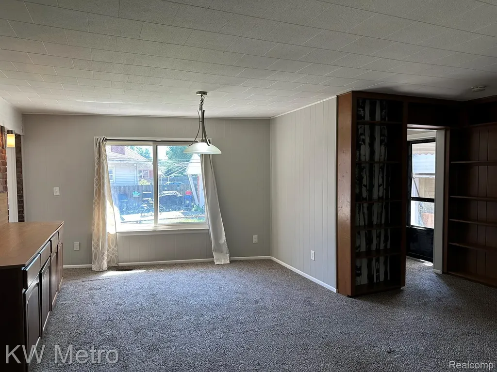 20498 Country Club Drive Harper Woods City MI 48225