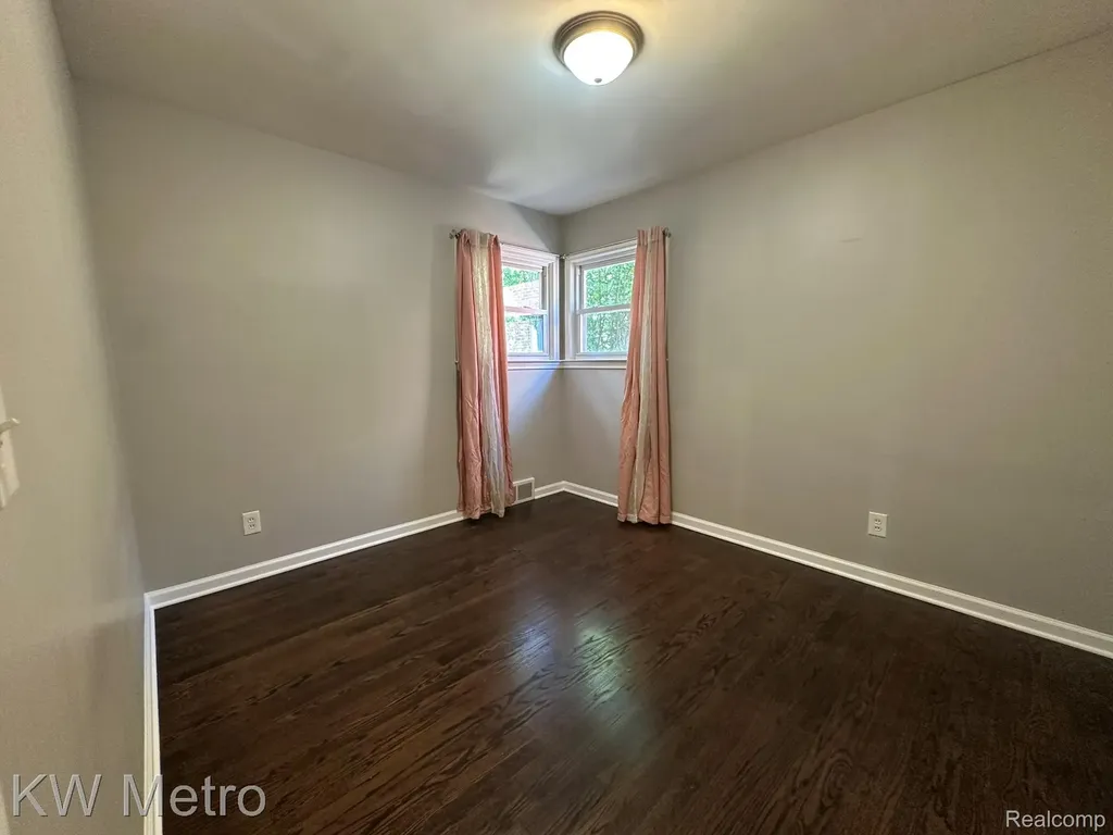 20498 Country Club Drive Harper Woods City MI 48225