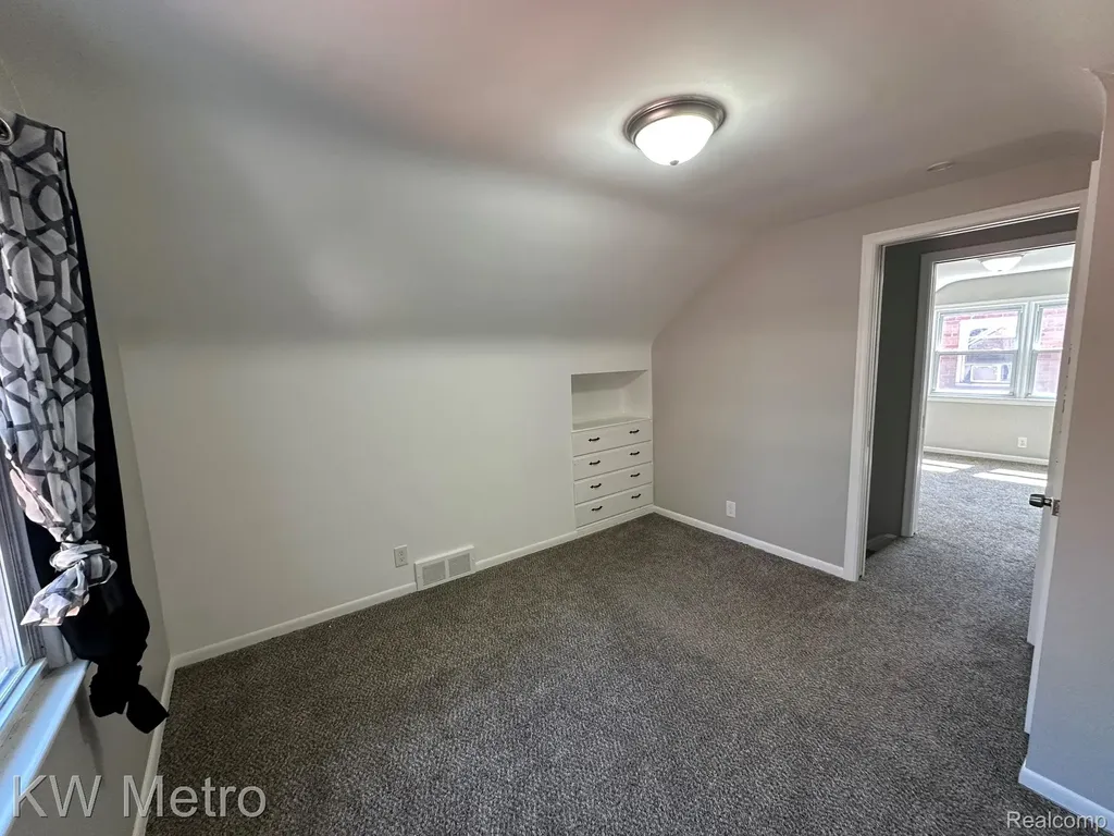 20498 Country Club Drive Harper Woods City MI 48225