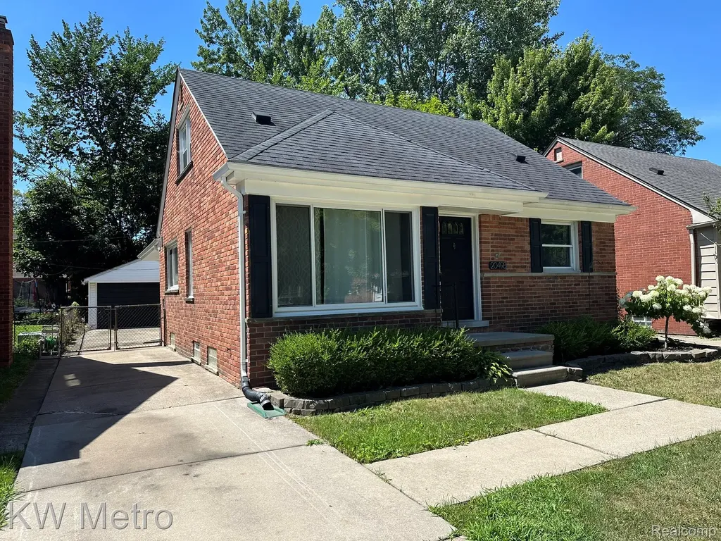 20498 Country Club Drive Harper Woods City MI 48225