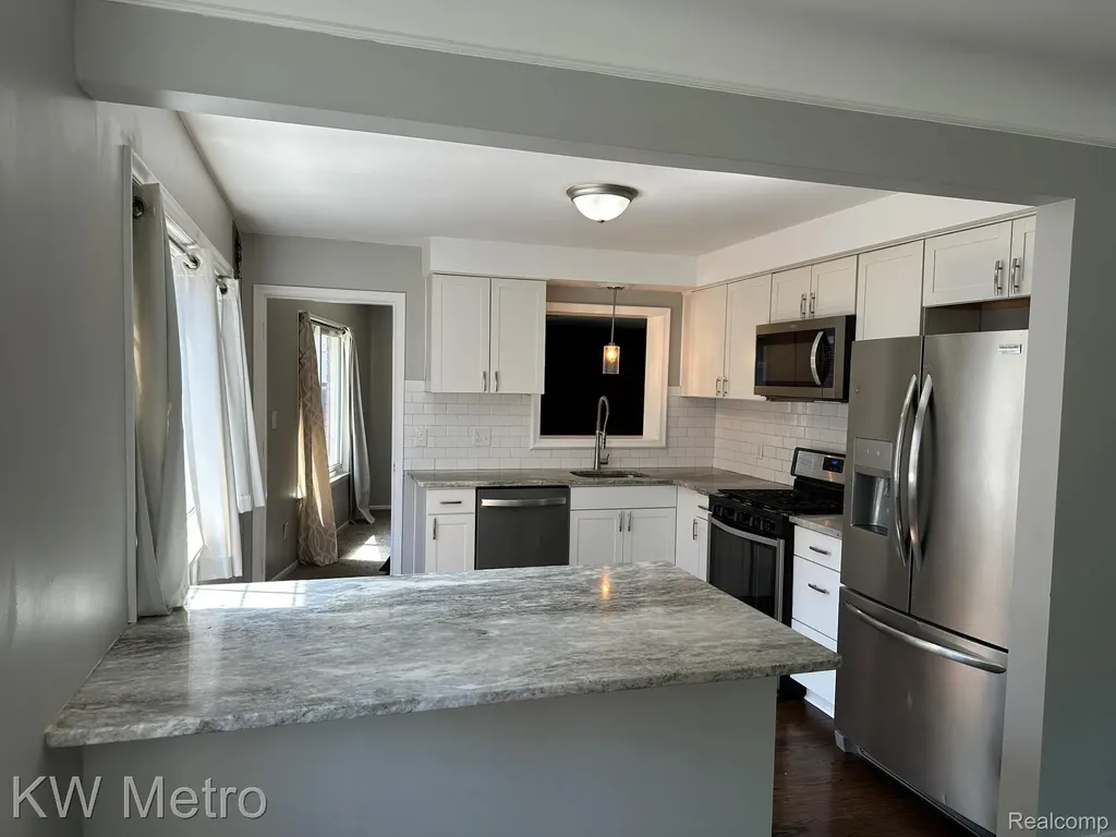 20498 Country Club Drive Harper Woods City MI 48225