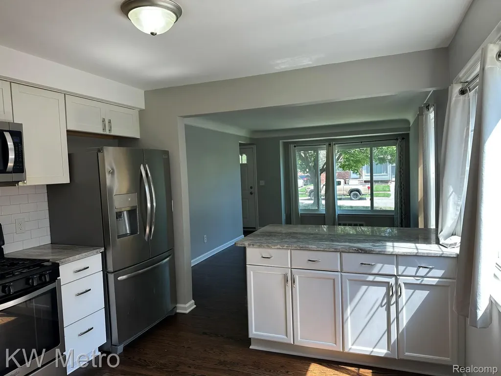 20498 Country Club Drive Harper Woods City MI 48225